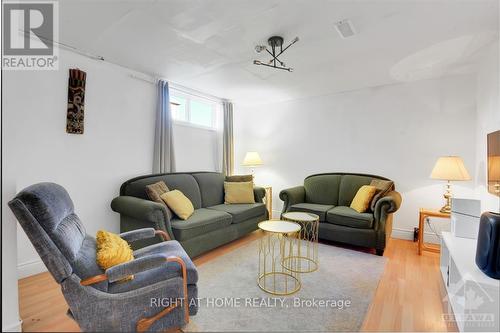 921 Dianne Avenue, Prescott And Russell, ON - Indoor Photo Showing Living Room