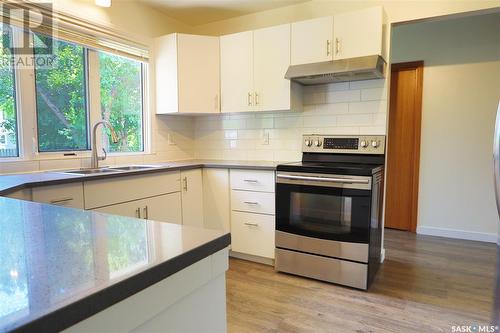 1425 Parker Avenue, Regina, SK - Indoor Photo Showing Kitchen With Double Sink With Upgraded Kitchen