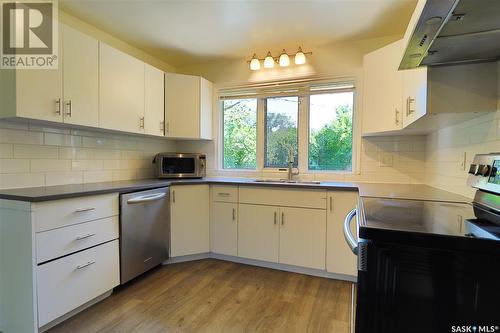 1425 Parker Avenue, Regina, SK - Indoor Photo Showing Kitchen