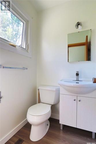 1425 Parker Avenue, Regina, SK - Indoor Photo Showing Bathroom