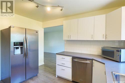 1425 Parker Avenue, Regina, SK - Indoor Photo Showing Kitchen With Double Sink