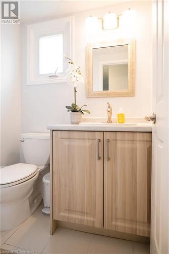 25 Windward Street, St. Catharines, ON - Indoor Photo Showing Bathroom