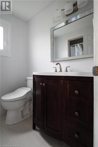 25 Windward Street, St. Catharines, ON - Indoor Photo Showing Bathroom