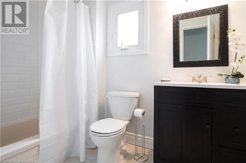 25 Windward Street, St. Catharines, ON - Indoor Photo Showing Bathroom