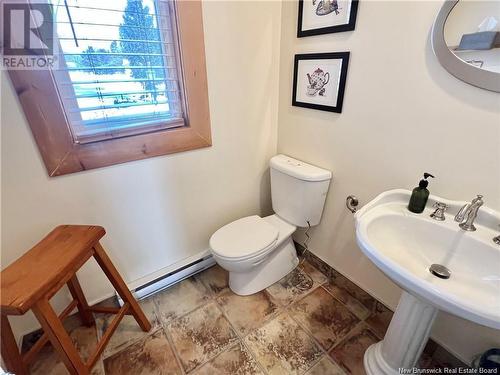 1900 Connemara Place, Bathurst, NB - Indoor Photo Showing Bathroom