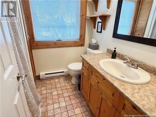 1900 Connemara Place, Bathurst, NB - Indoor Photo Showing Bathroom