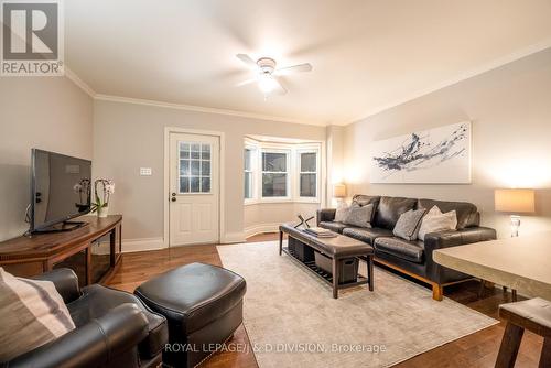 119 Glenforest Road, Toronto, ON - Indoor Photo Showing Living Room