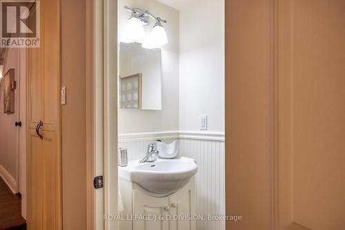 119 Glenforest Road, Toronto, ON - Indoor Photo Showing Bathroom