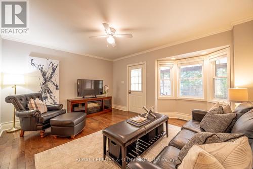 119 Glenforest Road, Toronto, ON - Indoor Photo Showing Living Room