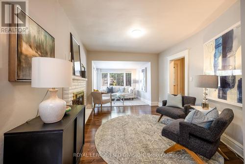 119 Glenforest Road, Toronto, ON - Indoor Photo Showing Living Room