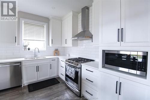 296 Davies Street East, Dresden, ON - Indoor Photo Showing Kitchen With Upgraded Kitchen