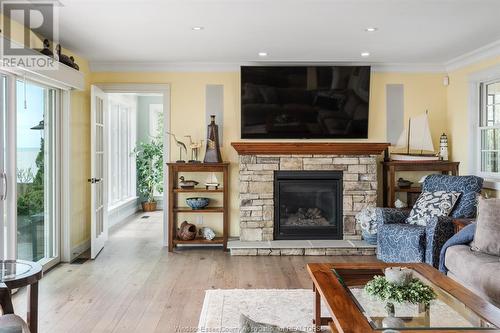 1171 Heritage Road, Kingsville, ON - Indoor Photo Showing Living Room With Fireplace