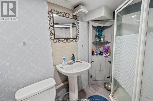 3577 King Street, Windsor, ON - Indoor Photo Showing Bathroom