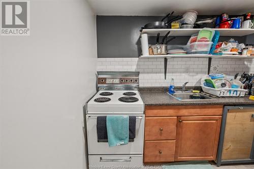 3577 King Street, Windsor, ON - Indoor Photo Showing Kitchen