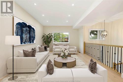 642 Grand Marais Road, Windsor, ON - Indoor Photo Showing Living Room