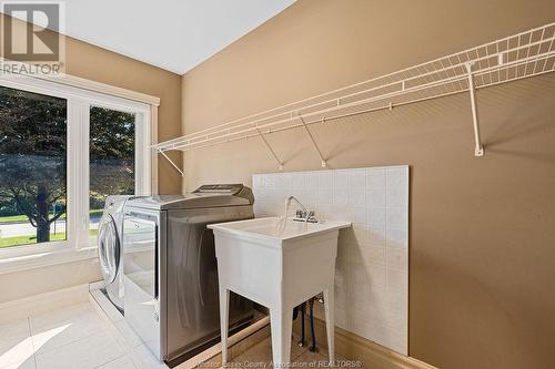 16 Wisteria Lane, Kingsville, ON - Indoor Photo Showing Laundry Room