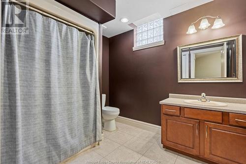 16 Wisteria Lane, Kingsville, ON - Indoor Photo Showing Bathroom