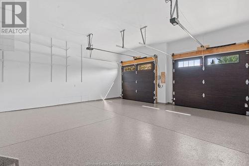 16 Wisteria Lane, Kingsville, ON - Indoor Photo Showing Garage