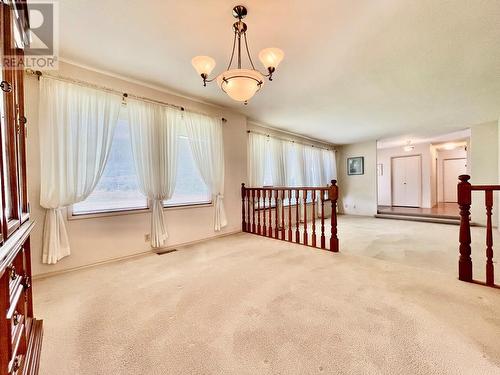 901 Riverside Avenue, Sicamous, BC - Indoor Photo Showing Other Room