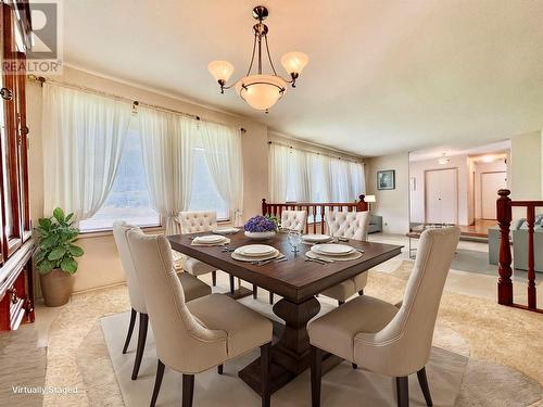 901 Riverside Avenue, Sicamous, BC - Indoor Photo Showing Dining Room