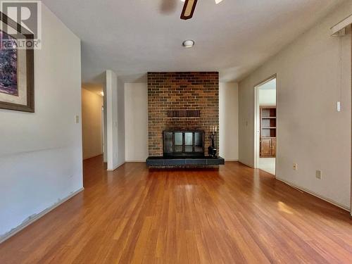 901 Riverside Avenue, Sicamous, BC - Indoor Photo Showing Living Room With Fireplace