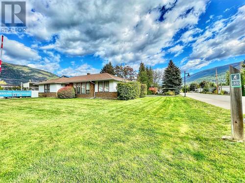 901 Riverside Avenue, Sicamous, BC - Outdoor