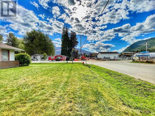 901 Riverside Avenue, Sicamous, BC - Outdoor With View