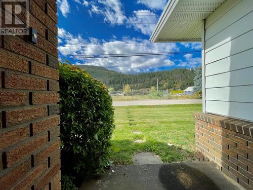 901 Riverside Avenue, Sicamous, BC - Outdoor With Exterior