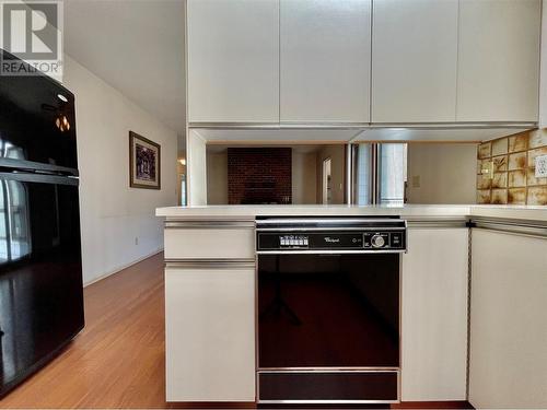 901 Riverside Avenue, Sicamous, BC - Indoor Photo Showing Kitchen