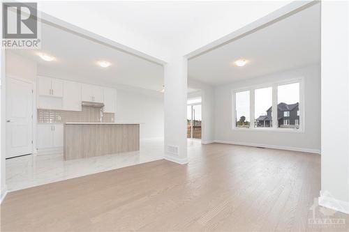 161 Invention Boulevard, Ottawa, ON - Indoor Photo Showing Kitchen