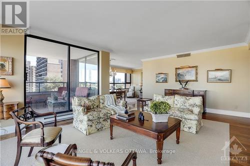 503 - 40 Boteler Street, Ottawa, ON - Indoor Photo Showing Living Room