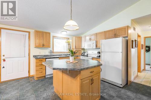 2 St James Place, Wasaga Beach, ON - Indoor Photo Showing Kitchen