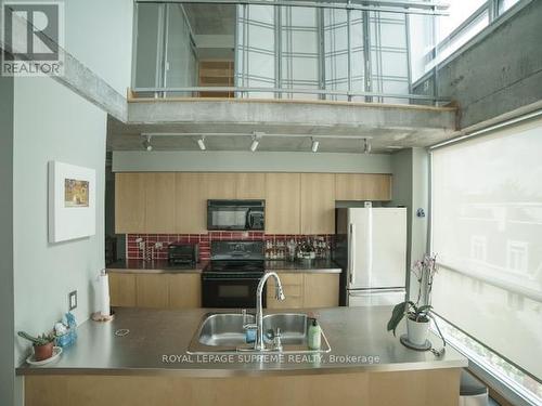 516 - 954 King Street W, Toronto, ON - Indoor Photo Showing Kitchen With Double Sink