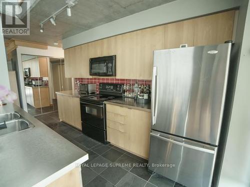 516 - 954 King Street W, Toronto, ON - Indoor Photo Showing Kitchen With Double Sink