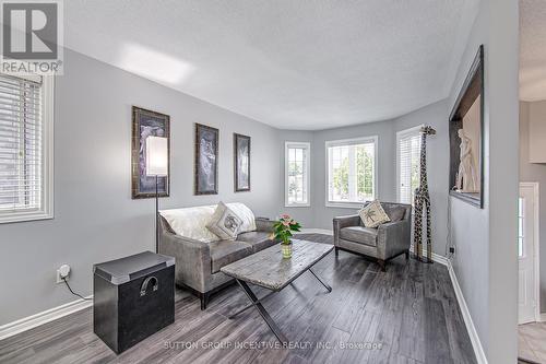 140 Monique Crescent, Barrie, ON - Indoor Photo Showing Living Room