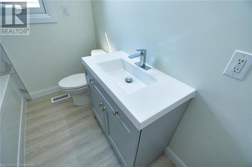 26 Highcliffe Avenue, Hamilton, ON - Indoor Photo Showing Bathroom