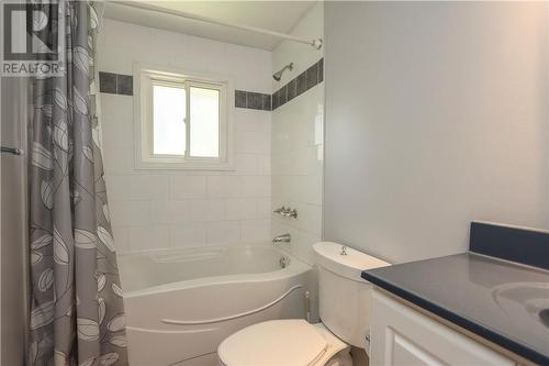 416 Arnold Street, Sudbury, ON - Indoor Photo Showing Bathroom