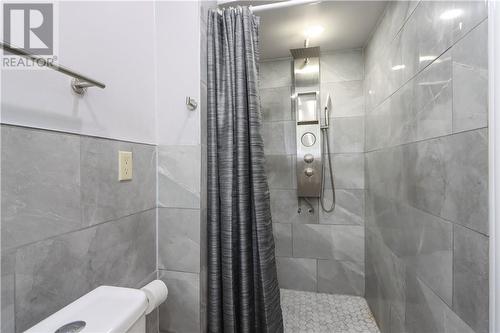 416 Arnold Street, Sudbury, ON - Indoor Photo Showing Bathroom