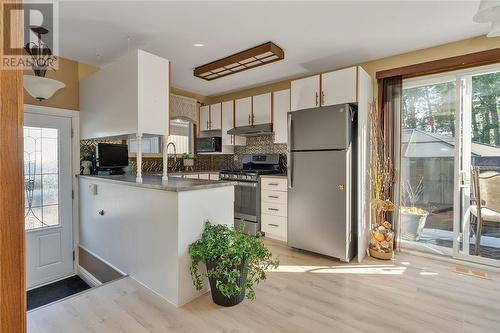 385 Labine Street, Azilda, ON - Indoor Photo Showing Kitchen