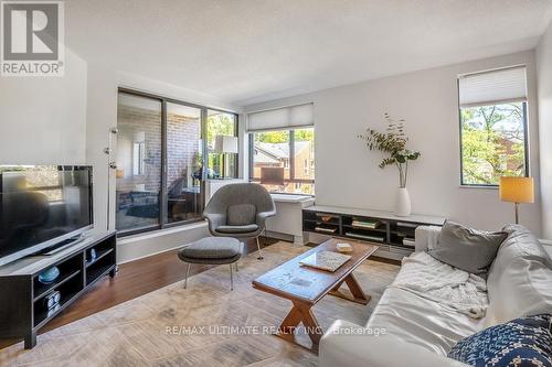 502 - 40 Sylvan Valleyway, Toronto, ON - Indoor Photo Showing Living Room