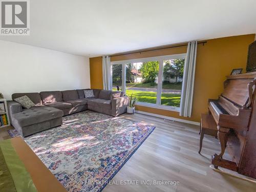 134 Picadilly Circle, Iroquois Falls, ON - Indoor Photo Showing Living Room