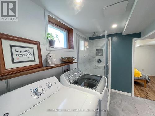 134 Picadilly Circle, Iroquois Falls, ON - Indoor Photo Showing Laundry Room