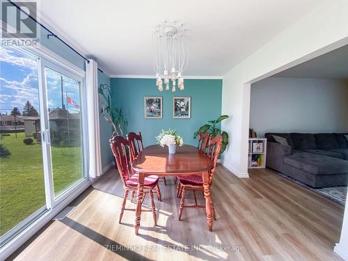 134 Picadilly Circle, Iroquois Falls, ON - Indoor Photo Showing Dining Room