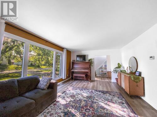 134 Picadilly Circle, Iroquois Falls, ON - Indoor Photo Showing Living Room