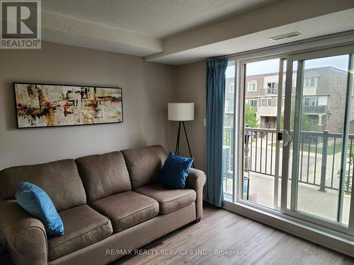 E - 237 Rachel Crescent, Kitchener, ON - Indoor Photo Showing Living Room