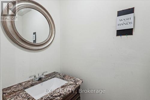 116 - 11 Harrisford Street, Hamilton, ON - Indoor Photo Showing Bathroom