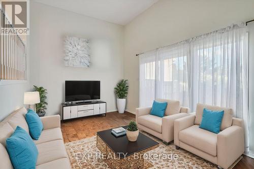 116 - 11 Harrisford Street, Hamilton, ON - Indoor Photo Showing Living Room