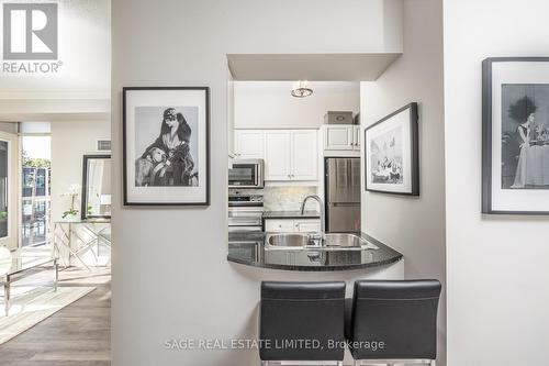 407 - 2 Edith Drive, Toronto, ON - Indoor Photo Showing Kitchen