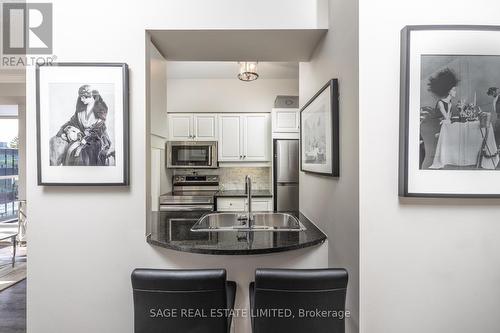 407 - 2 Edith Drive, Toronto, ON - Indoor Photo Showing Kitchen With Double Sink