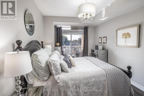 407 - 2 Edith Drive, Toronto, ON - Indoor Photo Showing Bedroom